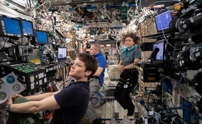 太空女宇航员们的生活需求该咋满足？如何保护隐私？有这些妙招(图2)