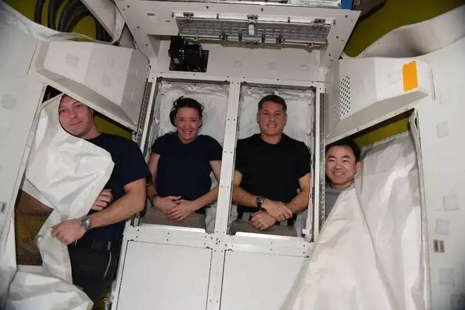 太空女宇航员们的生活需求该咋满足？如何保护隐私？有这些妙招(图4)